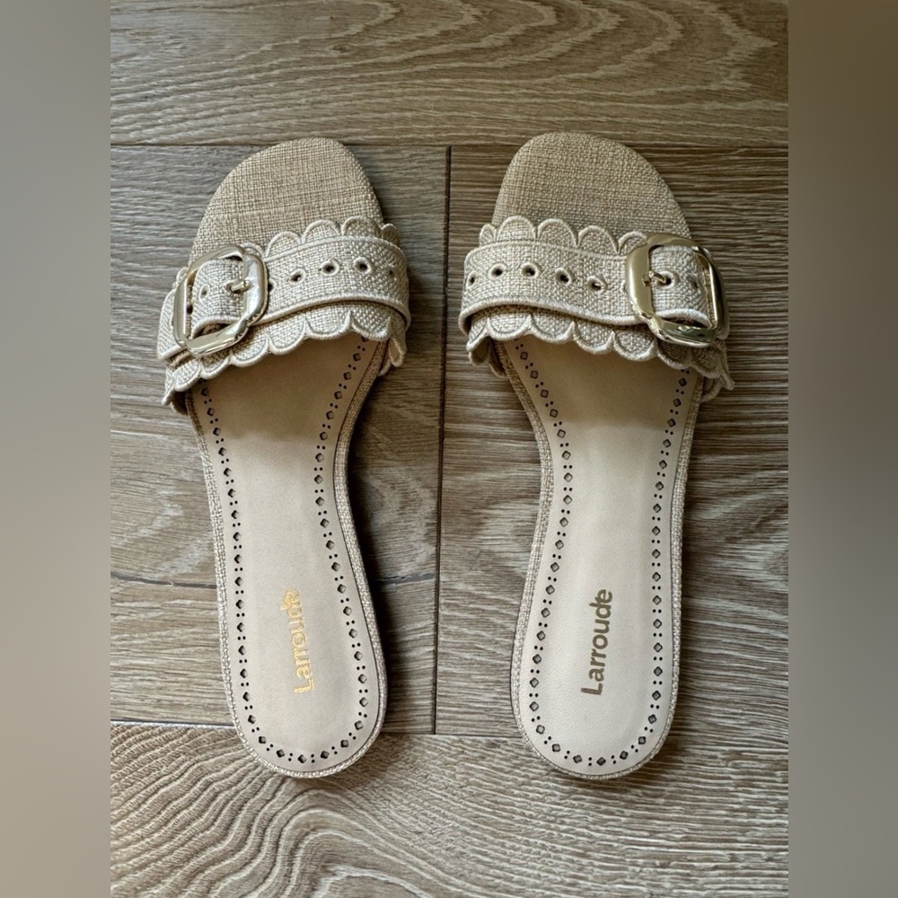 LARROUDE IVY BRODERIE FLAT MULE BEIGE RAFFIA GOLD BUCKLE 7 (original $250)